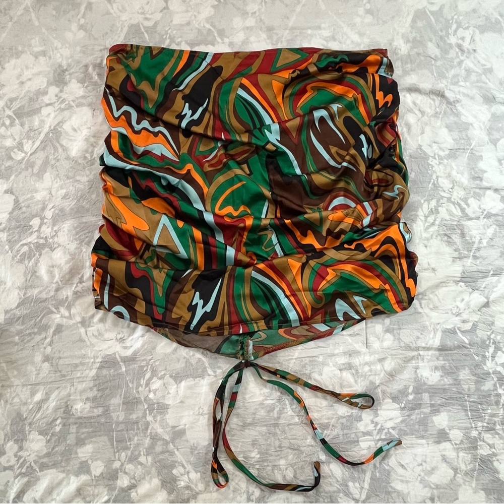 NWT PrettyLittleThing Plus Abstract Ruched Front Skirt Size 20 Multicolor - Picture 4 of 11